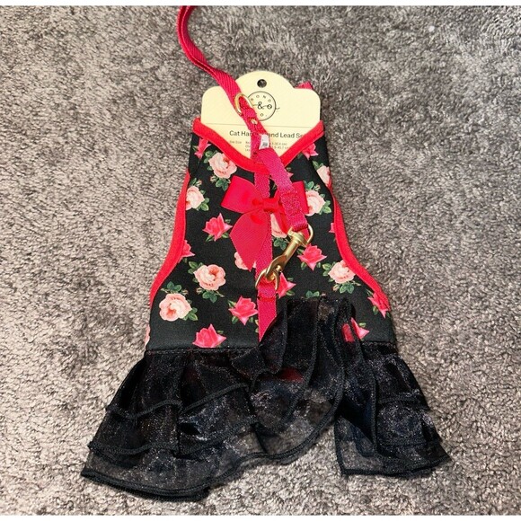 Bond & Co cat harness with skirt & leash - Picture 1 of 4